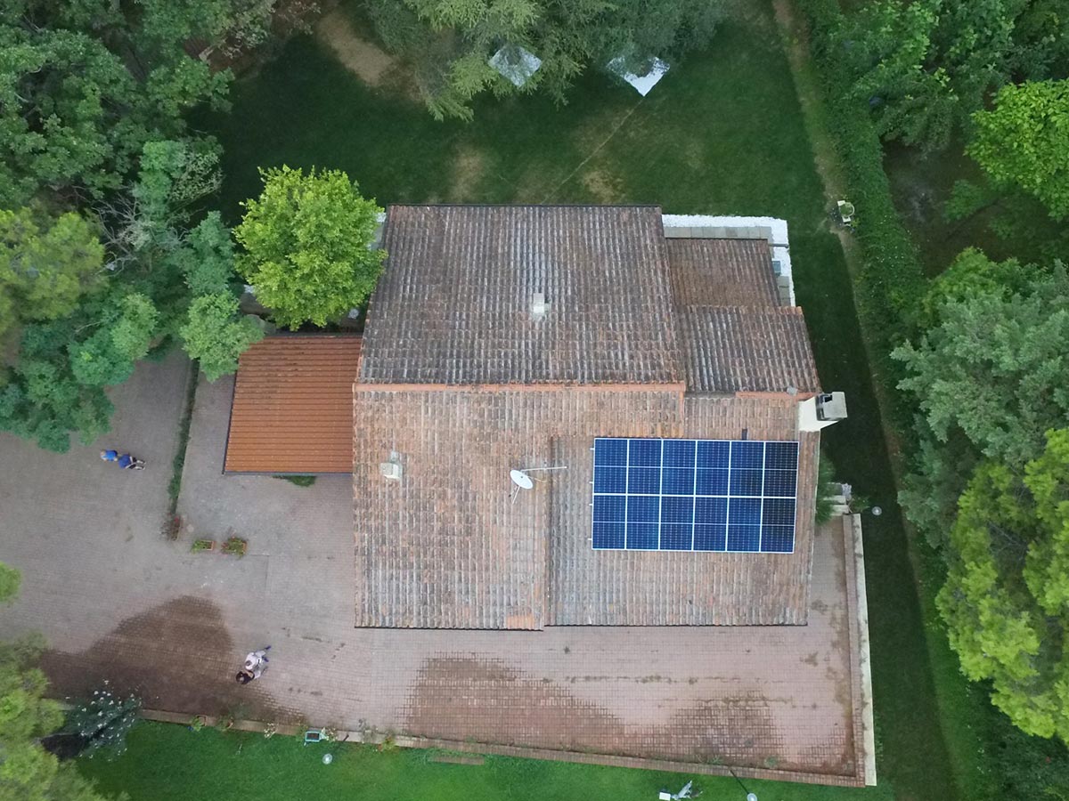 Realizzazione di un impianto fotovoltaico residenziale da 4,56kWp